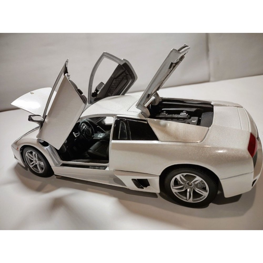 Maisto Lamborghini White Pearl Scale 1/18 MurcieLago LP 640 Diecast Mode…